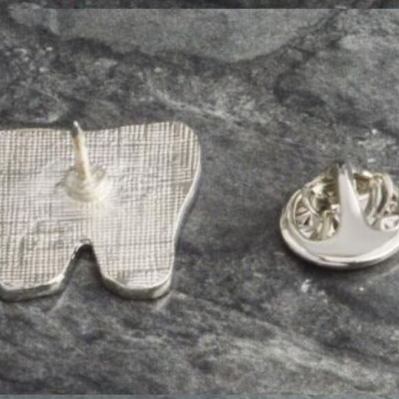 Smiling Tooth  - Tooth Fairy Pin Brooch - Picture 4 of 4